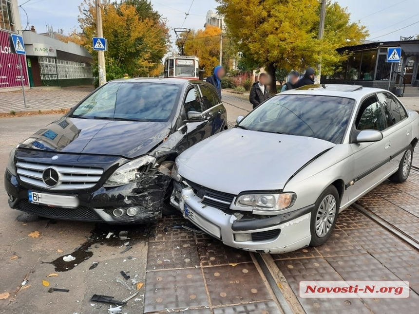 Перекрытая трасса и неудачная парковка: все ДТП воскресенья в Николаеве и области