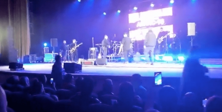 Лидер группы «Brutto» Михалок ударил зрителя во время концерта (видео)