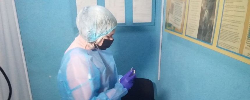 На автовокзале в Николаеве открыли мобильную лабораторию, где делают экспресс-тесты на коронавирус