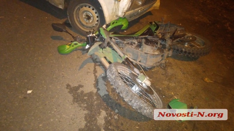 В Николаеве столкнулись ВАЗ и мотоцикл — двоих пострадавших госпитализировали