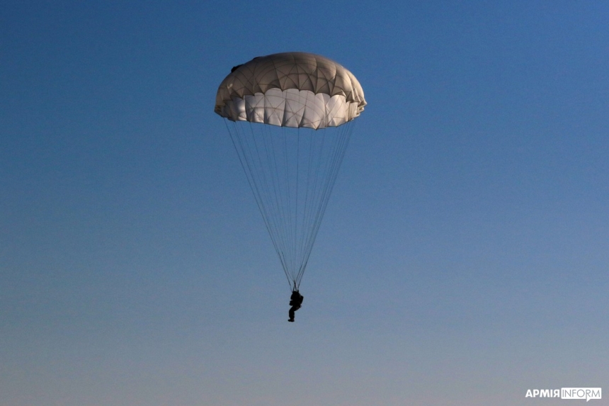 Как морские пехотинцы и авиаторы покоряли небо над Николаевом (фото, видео)