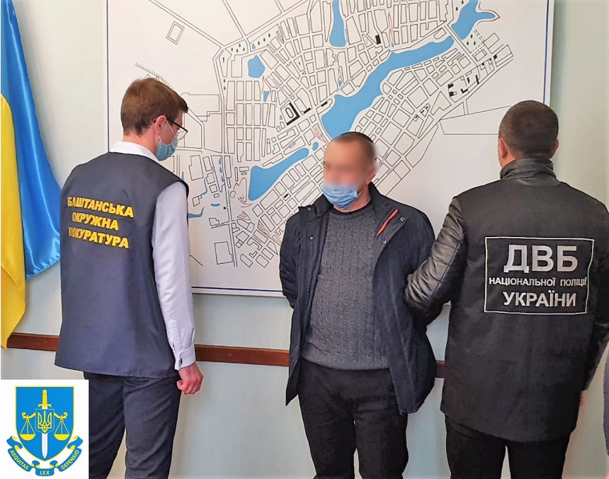 Жителя Николаевской области задержали во время передачи взятки полицейскому