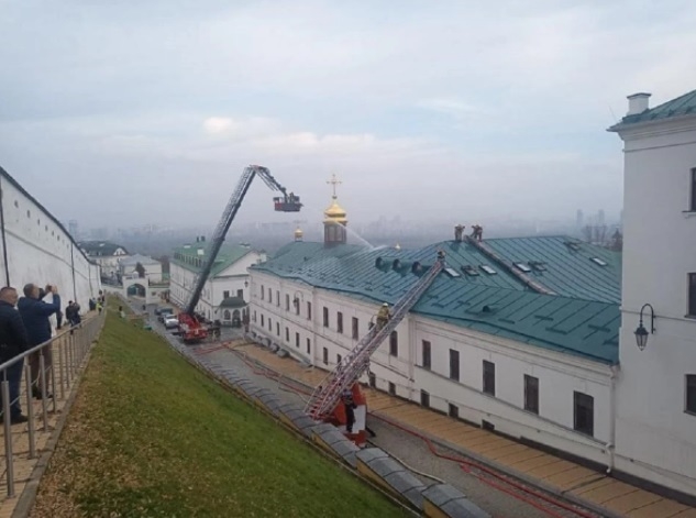 В Киево-Печерской лавре пожар (видео)