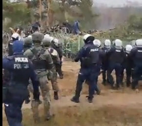На границе с Польшей начались стычки между мигрантами и силовиками (видео)