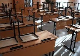 В Днепре отстранили от работы 33 непривитых учителей, в Харьковской области – 105 педагогов