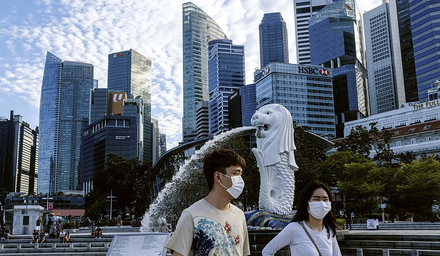 Власти Сингапура отказались лечить бесплатно непривитых пациентов с коронавирусом
