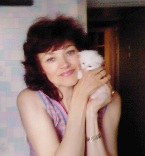 Жительница Николаева спасла жизнь ангорскому котенку в Херсоне 
