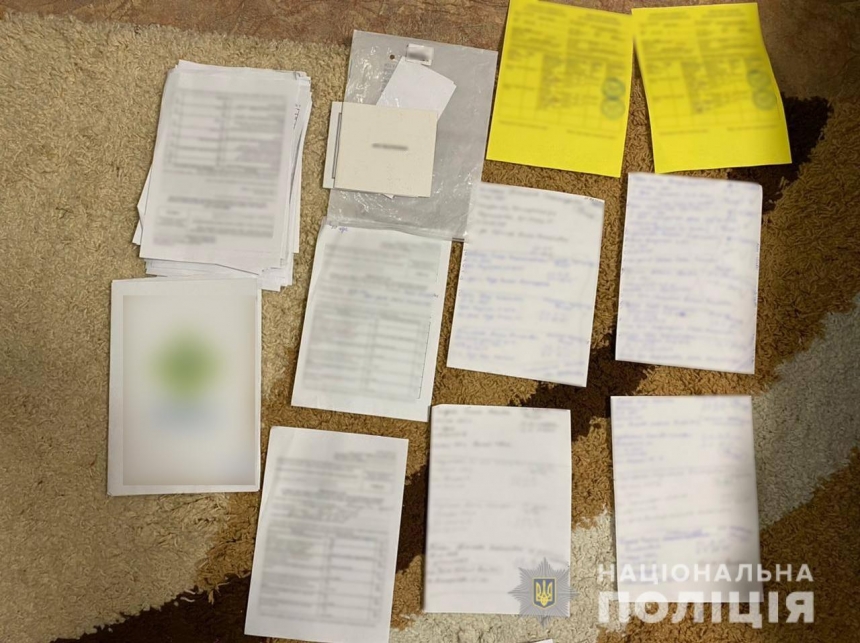 В Одессе задержали медработников, которые подделывали COVID-сертификаты