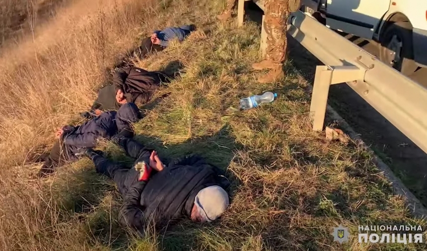 В Николаевской области спецназ задержал этническую группу серийных воров (видео)