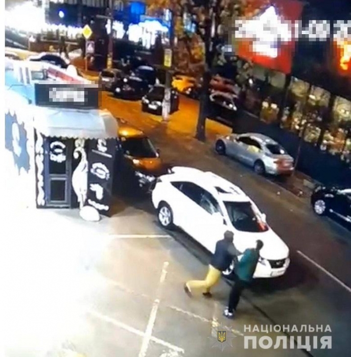 В Киеве охранник парковки жестоко избил водителя: пострадавшего пришлось оперировать
