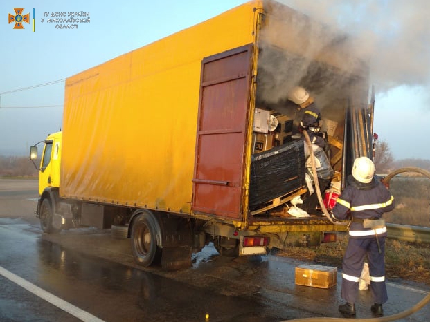 В Южноукраинске во время движения загорелся грузовик