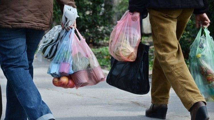 Украинцев заставят платить за пластиковые пакеты – какими будут минимальные цены