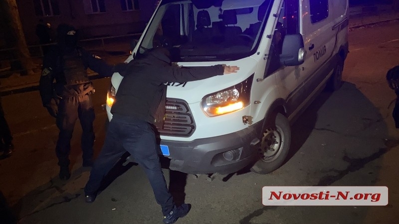 Поджигателя «Ауди» в Николаеве задержали «по горячим следам»