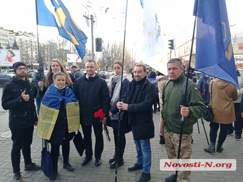 В Николаеве проходит шествие в память о жертвах голодомора