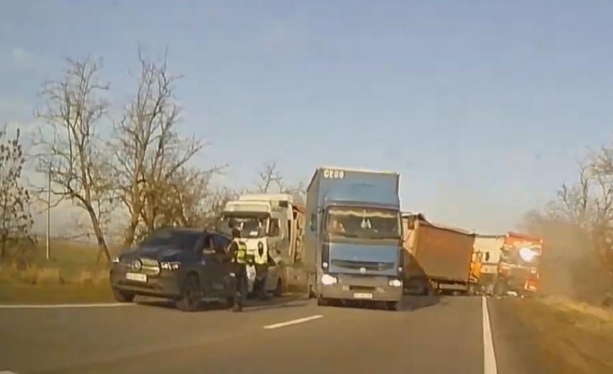Появилось видео момента ДТП с четырьмя фурами на трассе Николаев-Одесса