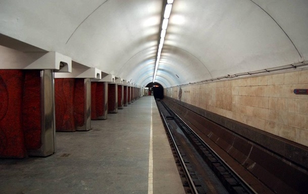В столичном метро пассажир попал под поезд