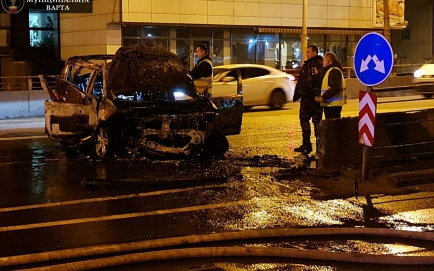 ДТП в Киеве: пьяного водителя выбросило из авто за несколько секунд до взрыва