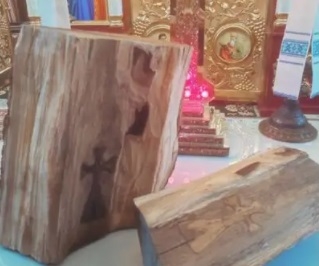 В Тернопольской области срубили старое дерево и обнаружили внутри изображения двух крестов