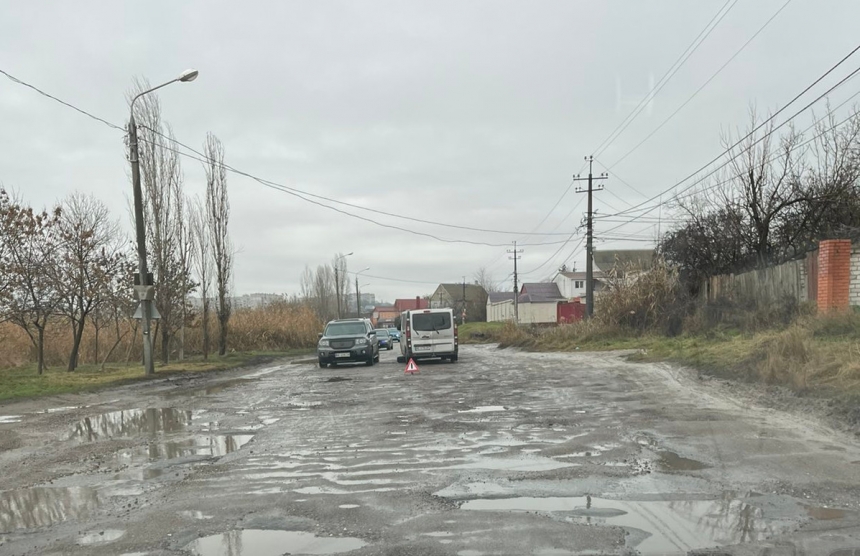 В Николаеве на «улице Сенкевича» у автомобиля отвалилось колесо