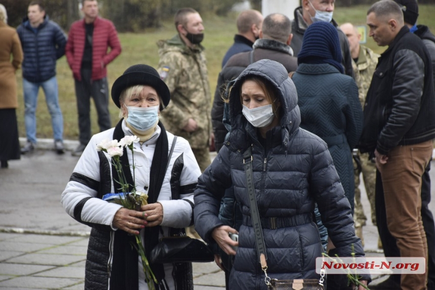 В Николаеве под звуки оркестра простились с экс-заместителем облвоенкома, застреленным на охоте (фото)