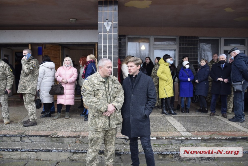 В Николаеве под звуки оркестра простились с экс-заместителем облвоенкома, застреленным на охоте (фото)