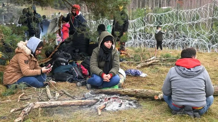 Пограничная служба Польши сообщила, что мигранты прорвались через границу и ранили военного