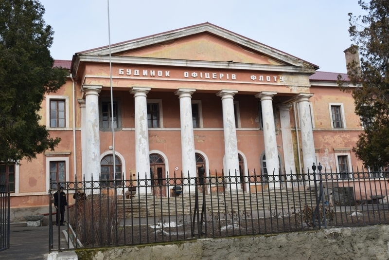 Казино, детсад, кинотеатр: в Николаеве не знают, как использовать здание Дома офицеров флота