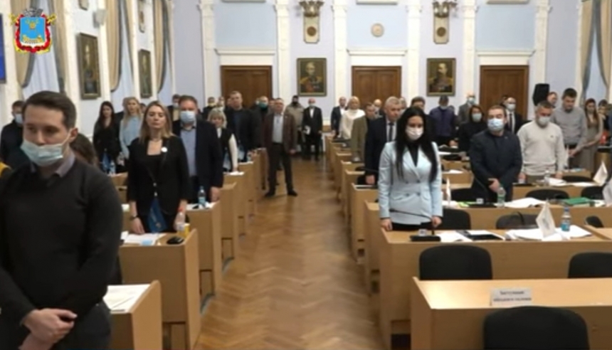 В Николаеве депутаты на сессии почтили минутой молчания память Леонида Шараева