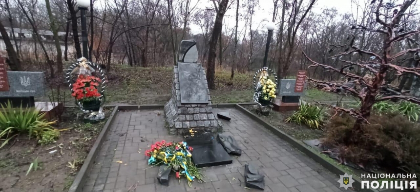 Погром памятника Небесной сотне в Первомайске: злоумышленника нашли в Киеве