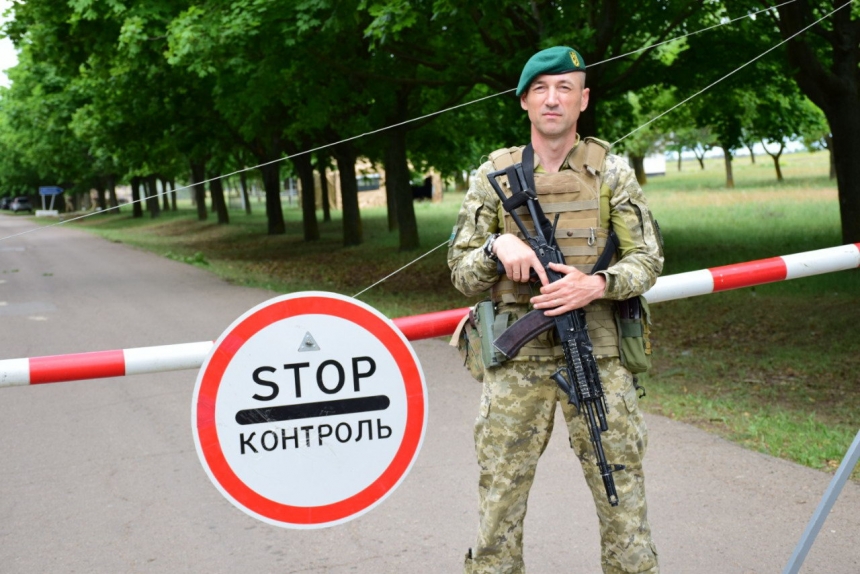 Украинским пограничникам расширили права по досмотру автомобилей и пассажиров