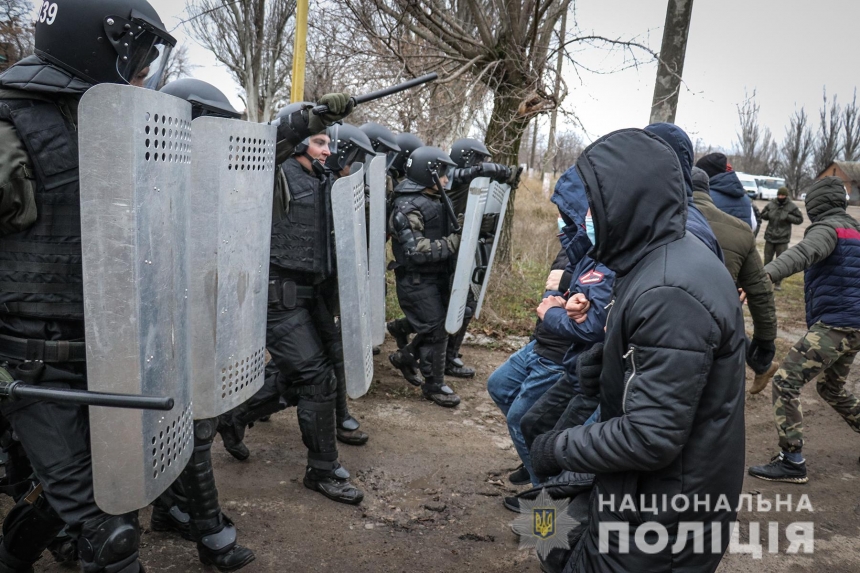 Полицейские с военными провели масштабные учения в Николаеве (фоторепортаж)