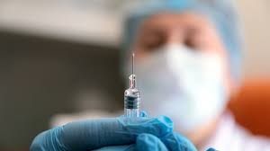 14 украинцев получили бустерную прививку от COVID-19