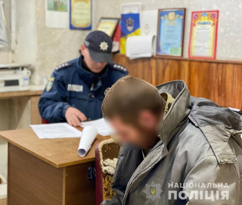 Ранее судимый житель Николаевской области избил и ограбил парализованного дедушку