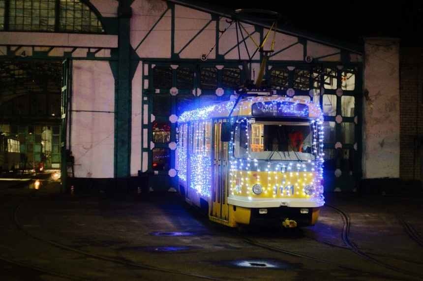 В Николаеве праздничный новогодний трамвай сегодня курсирует по маршруту № 6: график