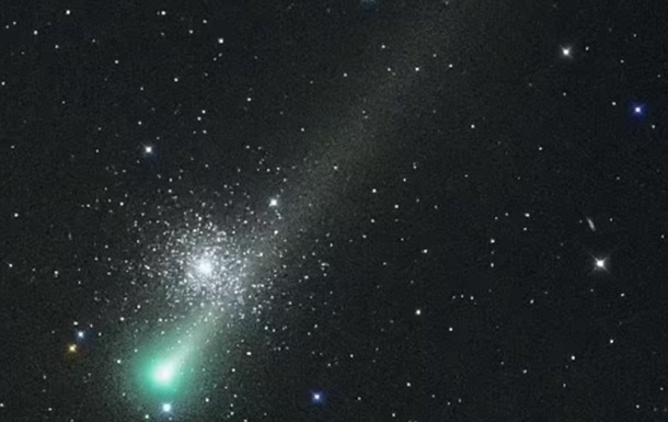Спутники сфотографировали комету Леонарда, которая последний раз пролетела над Землей (видео)