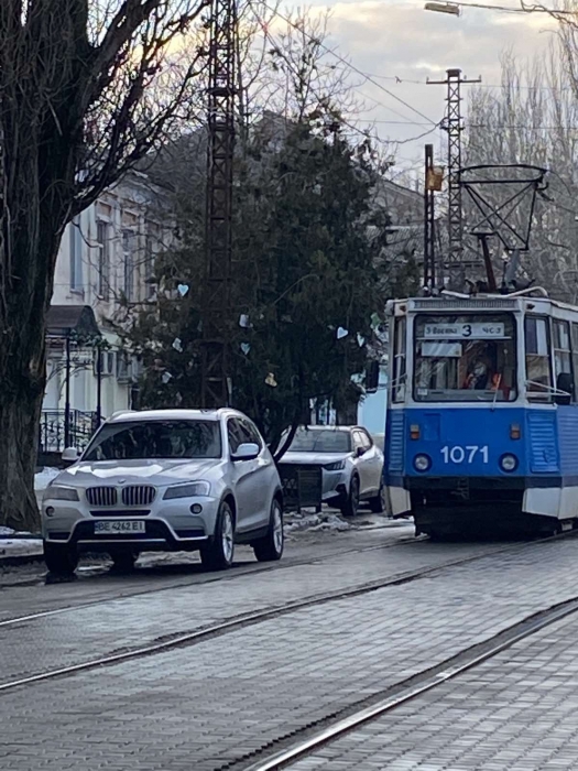 В Николаеве «БМВ» заблокировало движение трамваев