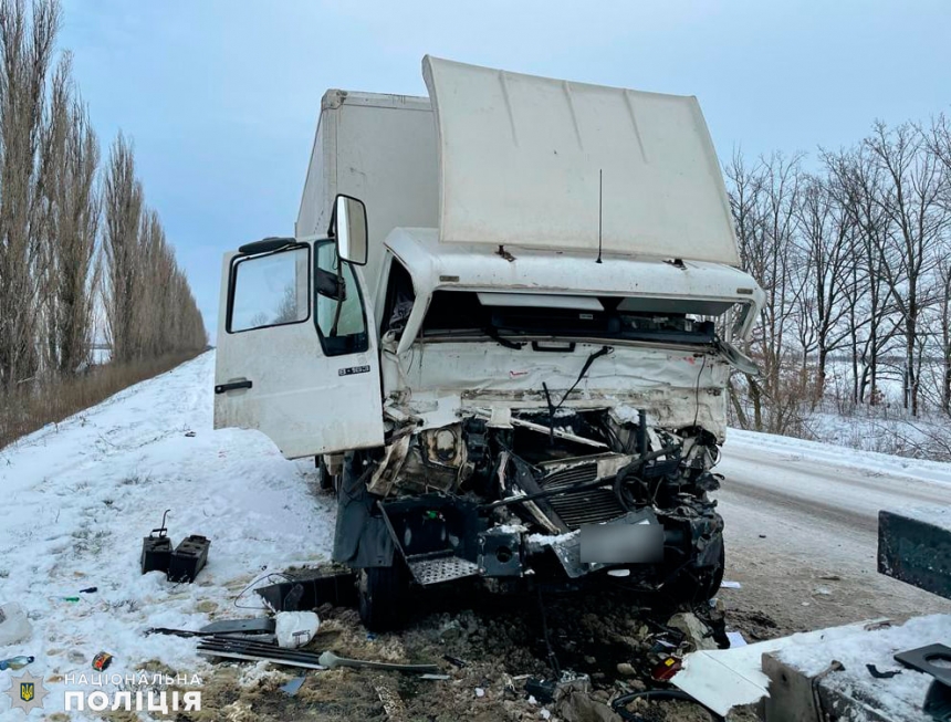 В Николаевской области столкнулись две фуры: погибшего деблокировали спасатели