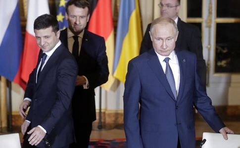 В Кремле заявили, что Путин готов обсуждать с Зеленским только двухсторонние отношения