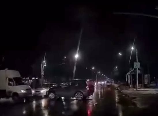 Как ездят в Николаеве: три водителя не поделили один перекресток (видео)