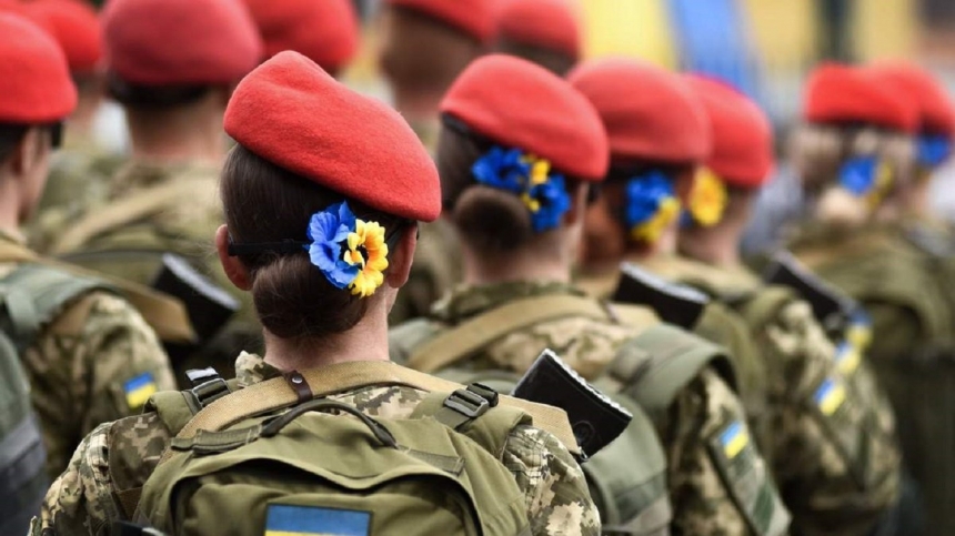 Украинцы обязали Зеленского рассмотреть петицию об отмене воинского учета для женщин