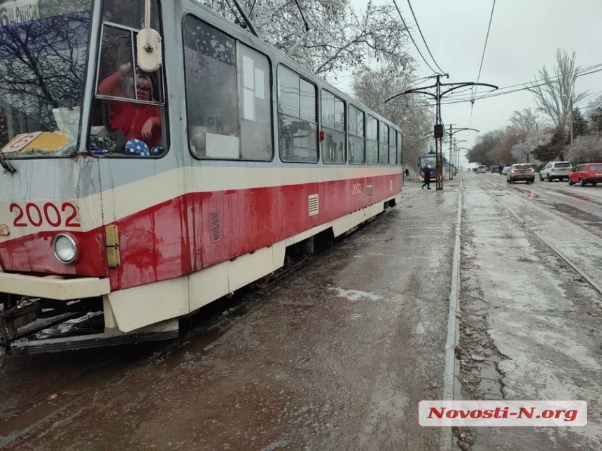 В Николаеве более 10 обрывов контактной сети: электротранспорт курсирует с перебоями