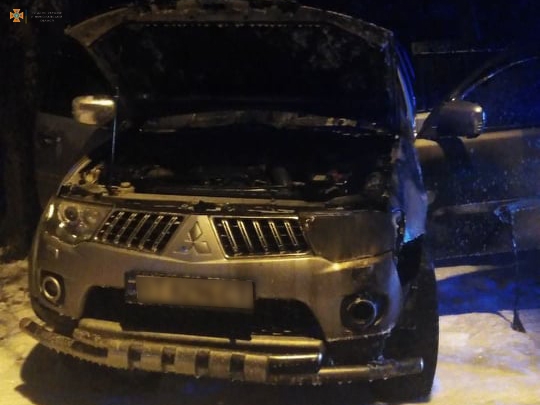 В Николаеве горел Mitsubishi Pajero Sport: тушили три пожарные машины