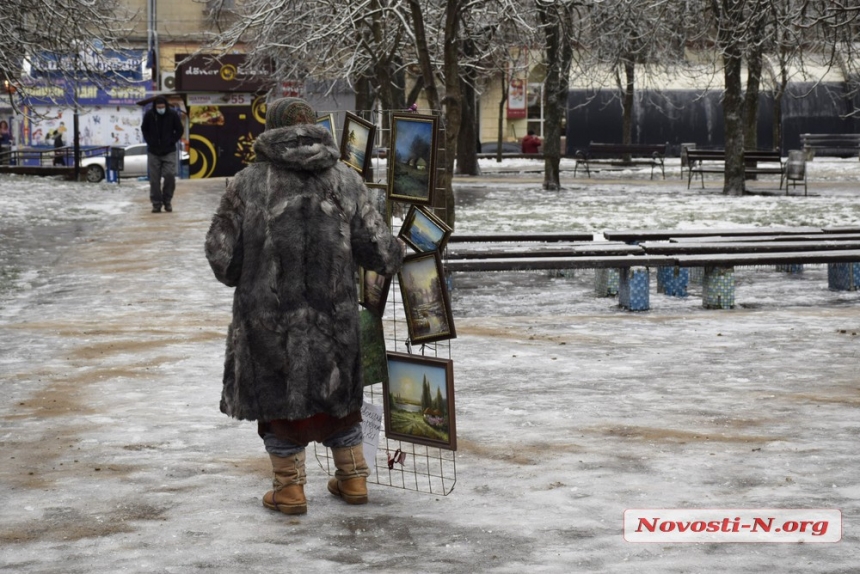 Николаев в ледяном плену: фоторепортаж с заснеженных улиц