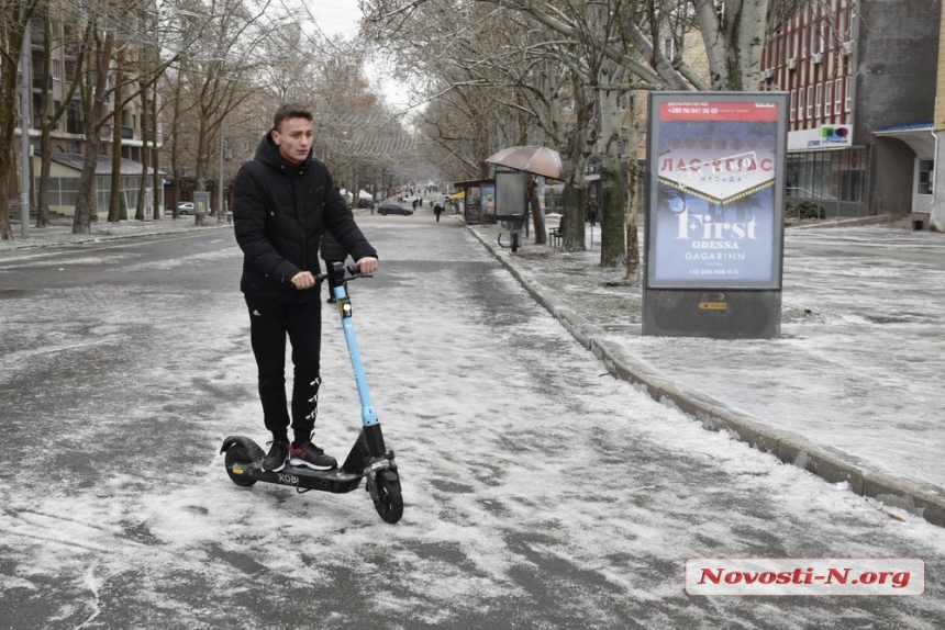 Николаев в ледяном плену: фоторепортаж с заснеженных улиц