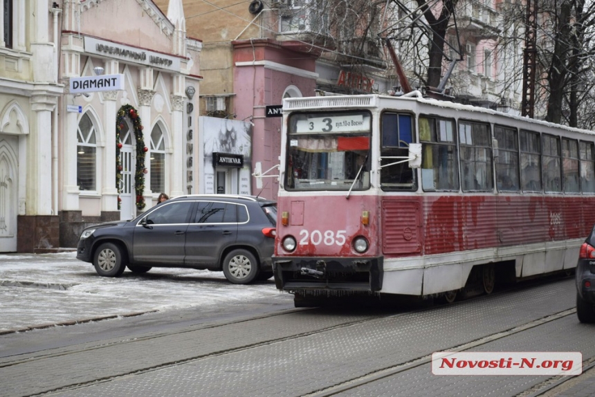 Николаев в ледяном плену: фоторепортаж с заснеженных улиц