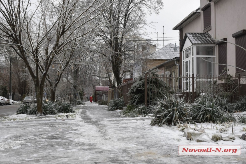 Николаев в ледяном плену: фоторепортаж с заснеженных улиц