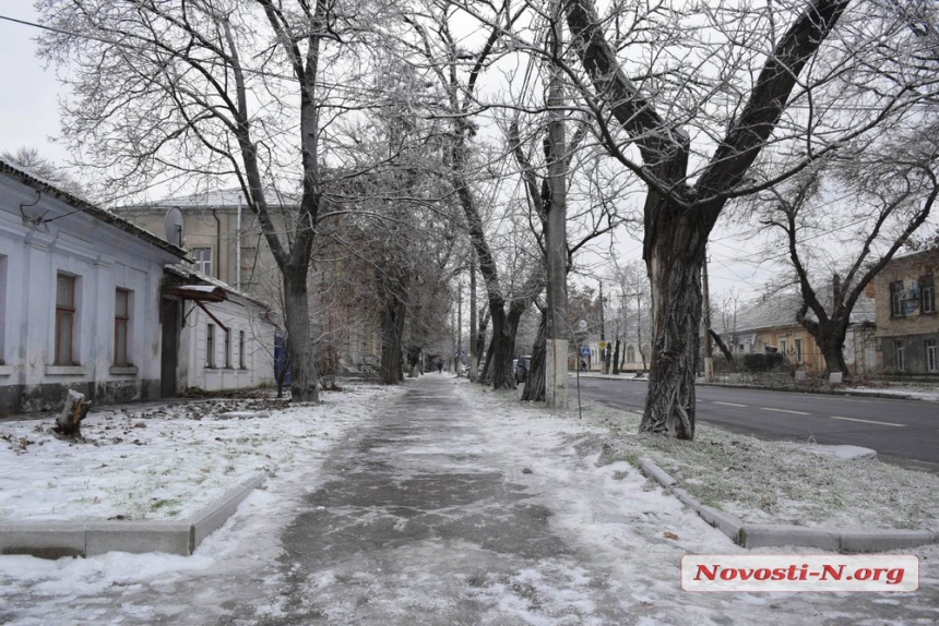 Николаев в ледяном плену: фоторепортаж с заснеженных улиц