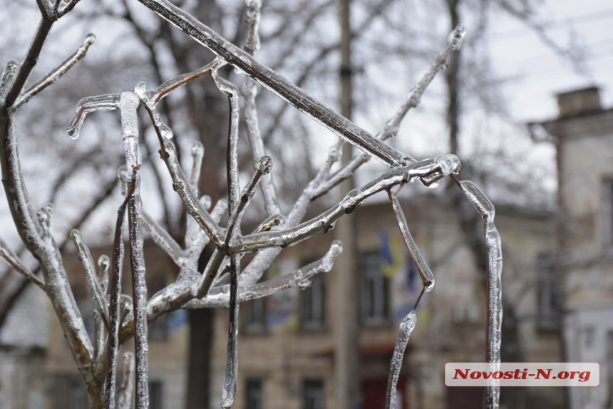 Николаев в ледяном плену: фоторепортаж с заснеженных улиц