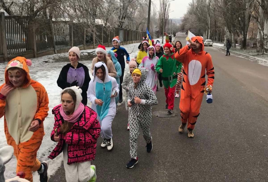 В Николаеве устроили праздничный забег в карнавальных костюмах (фоторепортаж)