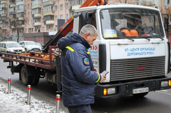 В Киеве эвакуировали автомобиль семьи Вакарчука